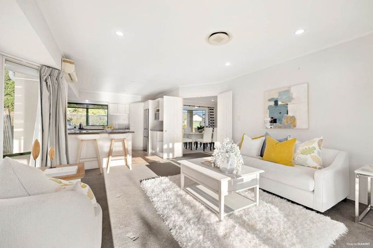 Photo of property in 6 Orohena Close, Northpark, Auckland, 2013