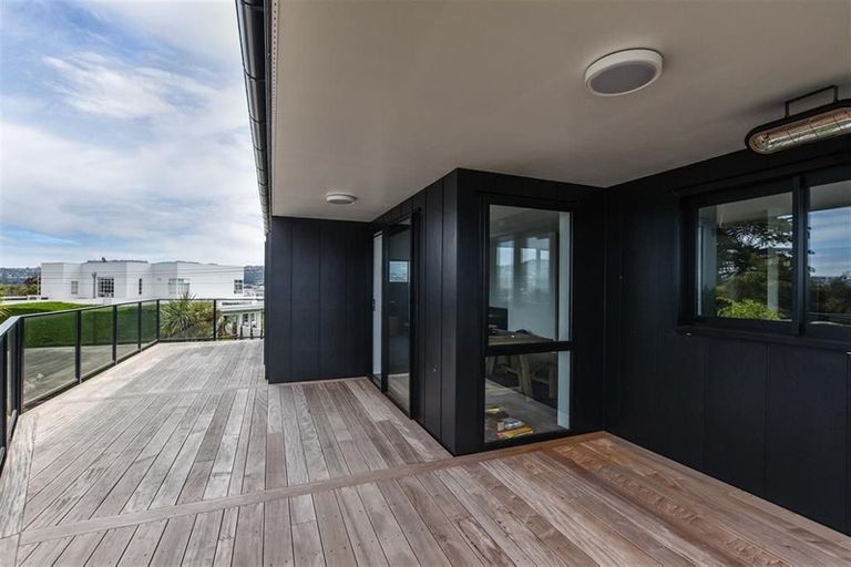 Photo of property in 51 Glendevon Place, Vauxhall, Dunedin, 9013