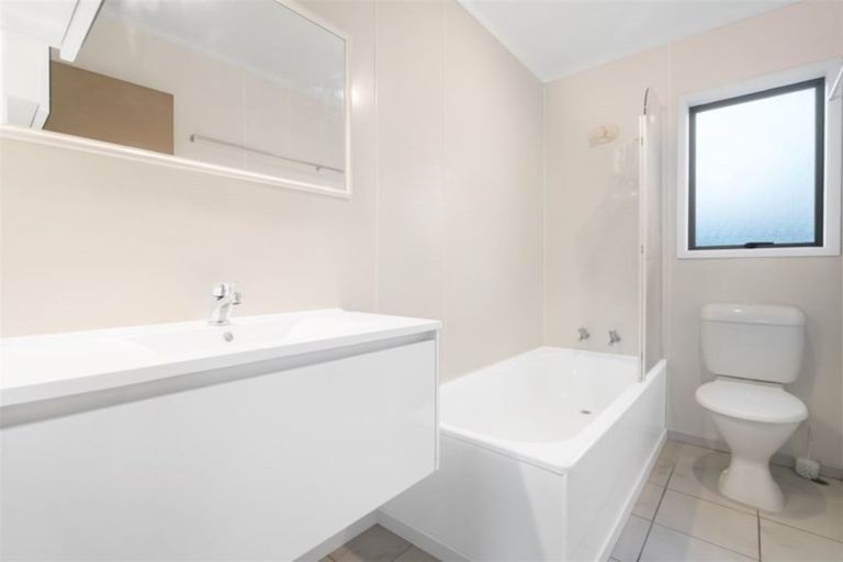 Photo of property in 4122a Great North Road, Glen Eden, Auckland, 0602