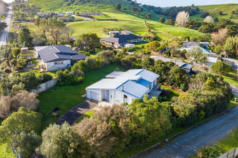 Photo of property in 2 Montaine Place, Maungaturoto, 0520