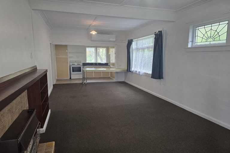 Photo of property in 2 Cambridge Street, Gonville, Whanganui, 4501