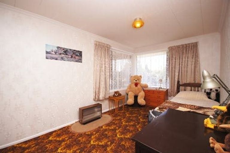 Photo of property in 61 Denise Crescent, Hornby, Christchurch, 8042