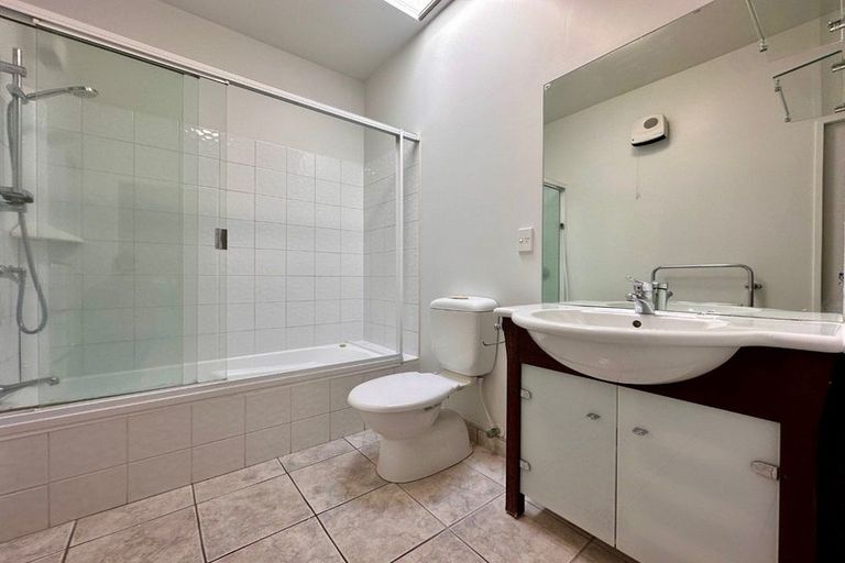 Photo of property in Atrium Towers, 9f/154 The Terrace, Wellington Central, Wellington, 6011