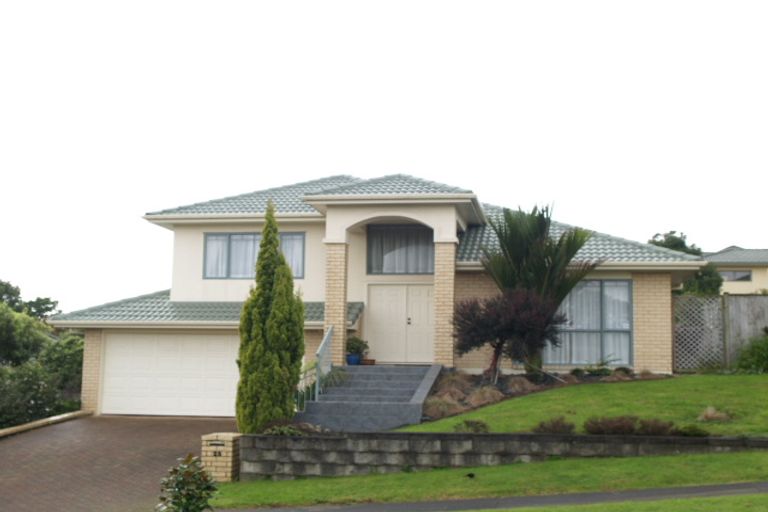 Photo of property in 25 Corta Bella Place, Golflands, Auckland, 2013