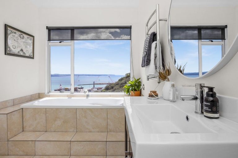 Photo of property in 8 Seapoint Road, Bluff Hill, Napier, 4110