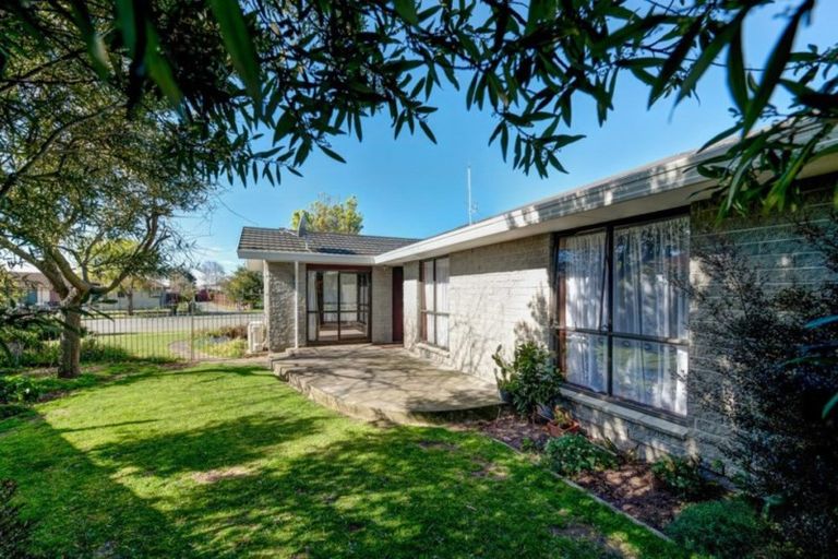 Photo of property in 14 Mchaffies Place, Wainoni, Christchurch, 8061