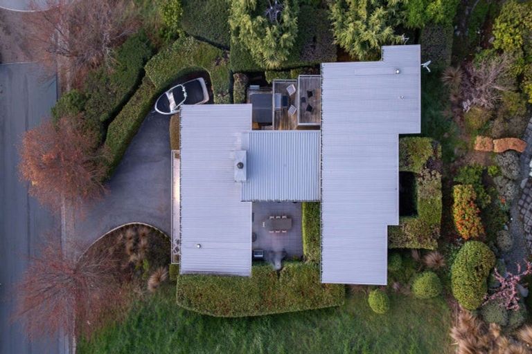 Photo of property in 6 Whitbourn Place, Fernhill, Queenstown, 9300