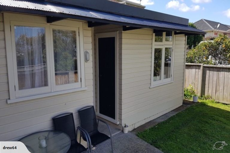 Photo of property in 10b Howard Road, Taradale, Napier, 4112