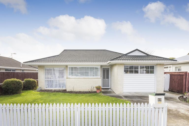 Photo of property in 23 Rangitira Avenue, Palmerston North, 4414