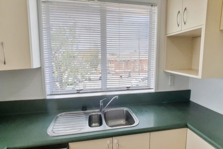 Photo of property in 4 Heaphy Street, Blockhouse Bay, Auckland, 0600