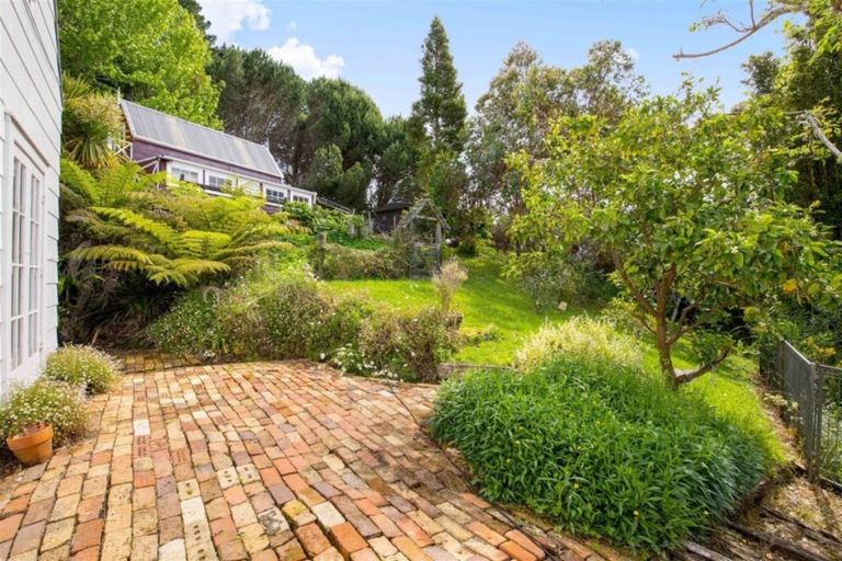 Photo of property in 209 Forest Road, Waiatarua, Auckland, 0612