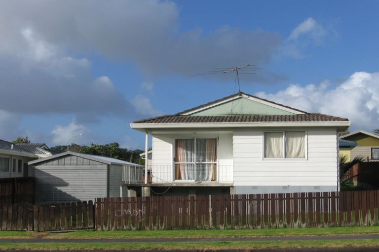 Photo of property in 2/203 Waitemata Drive, Ranui, Auckland, 0612