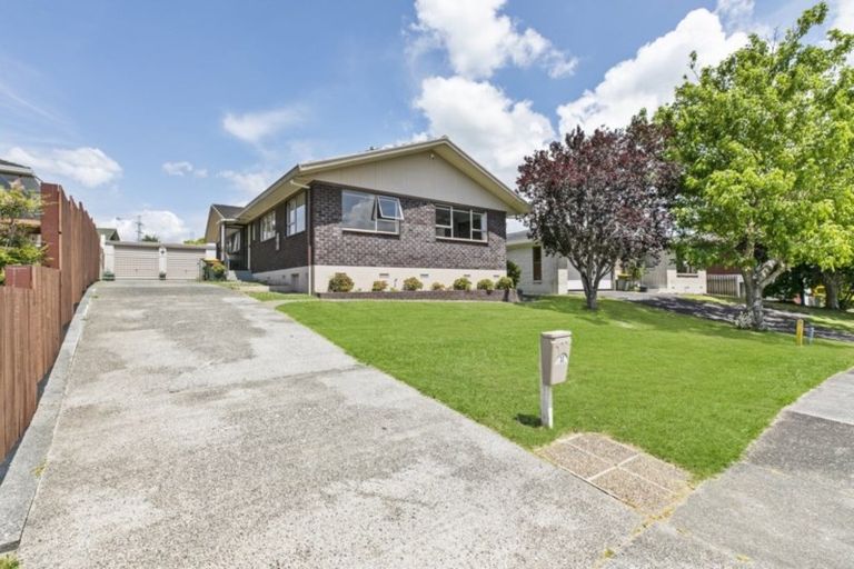 Photo of property in 32 Rushgreen Avenue, Pahurehure, Papakura, 2113