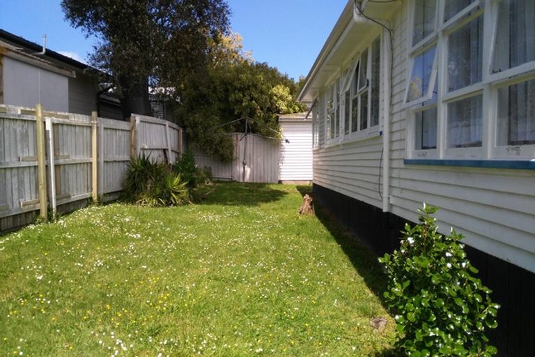 Photo of property in 44 Brandon Road, Glen Eden, Auckland, 0602