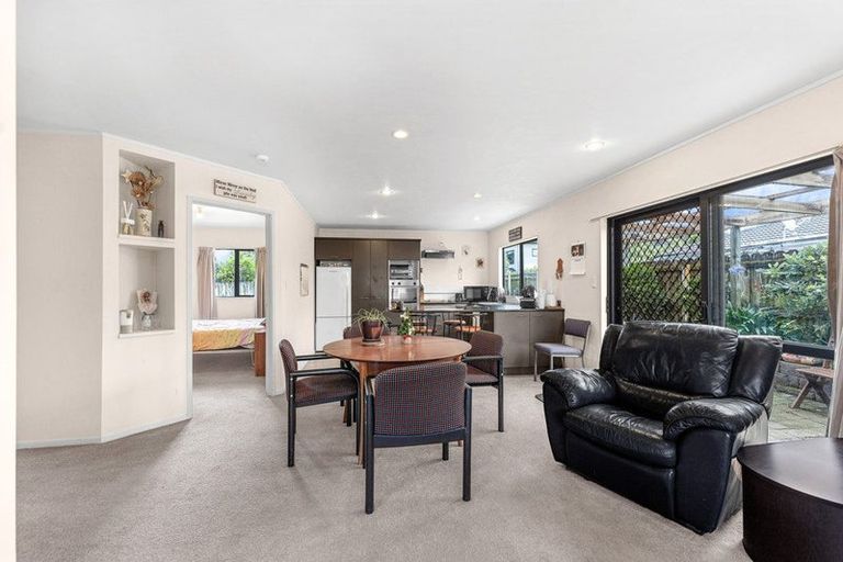 Photo of property in 10 Gunner Drive, Te Atatu Peninsula, Auckland, 0610