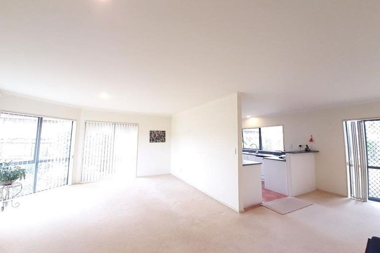 Photo of property in 3/72 Swanson Road, Henderson, Auckland, 0610