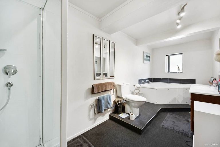 Photo of property in 6 Eagleson Street, Northcross, Auckland, 0632