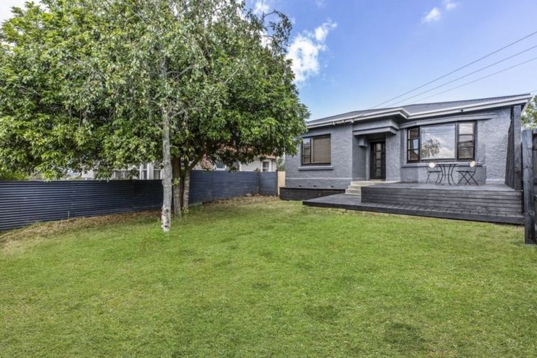 Photo of property in 142 Titirangi Road, New Lynn, Auckland, 0600