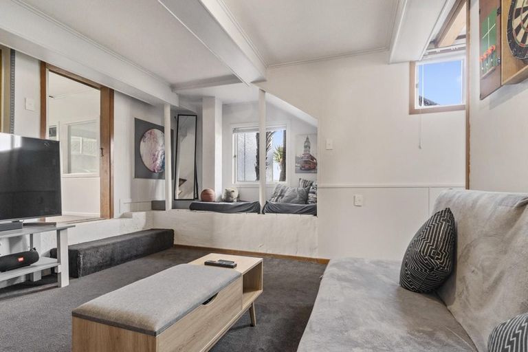 Photo of property in 19 Kashmir Road, Glen Eden, Auckland, 0602