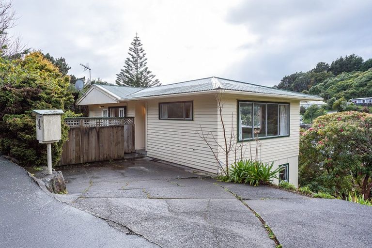Photo of property in 4 Glen Alton Avenue, Paparangi, Wellington, 6037