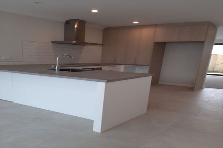 Photo of property in 18 Riria Crescent, Takanini, 2112