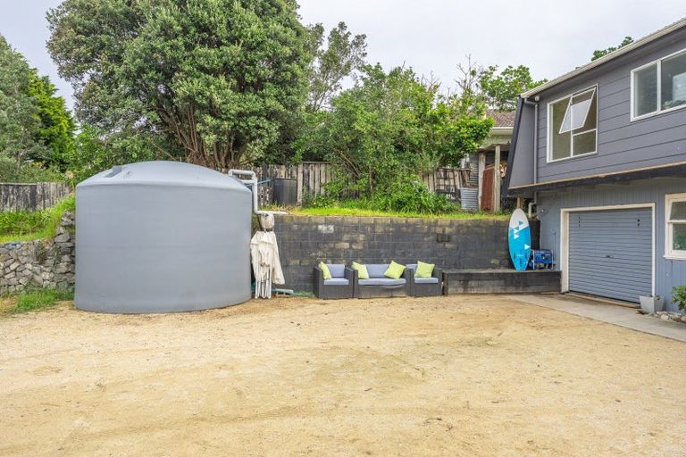 Photo of property in 21 Manga-pirau Street, Waikawa Beach, Manakau, 5573