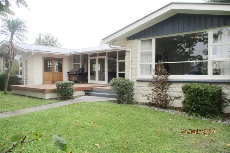 Photo of property in 2 Ilfracombe Place, Burnside, Christchurch, 8053