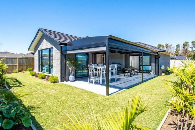 Photo of property in 12 Charlotte Drive, Omokoroa, 3114