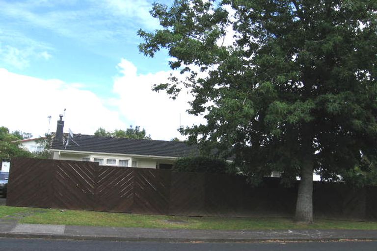 Photo of property in 24 Blakeborough Drive, Forrest Hill, Auckland, 0620