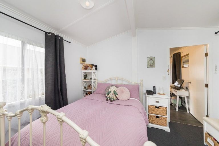 Photo of property in 2a Hendon Place, West End, Palmerston North, 4412