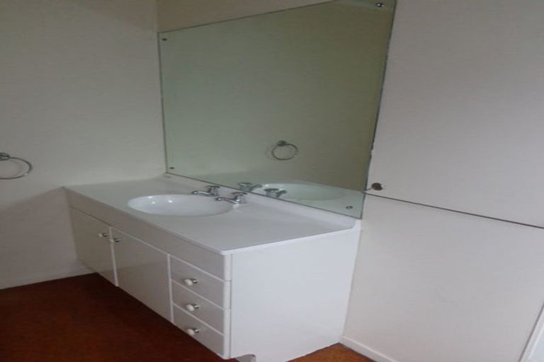 Photo of property in 1/11 Mona Vale, West Harbour, Auckland, 0618