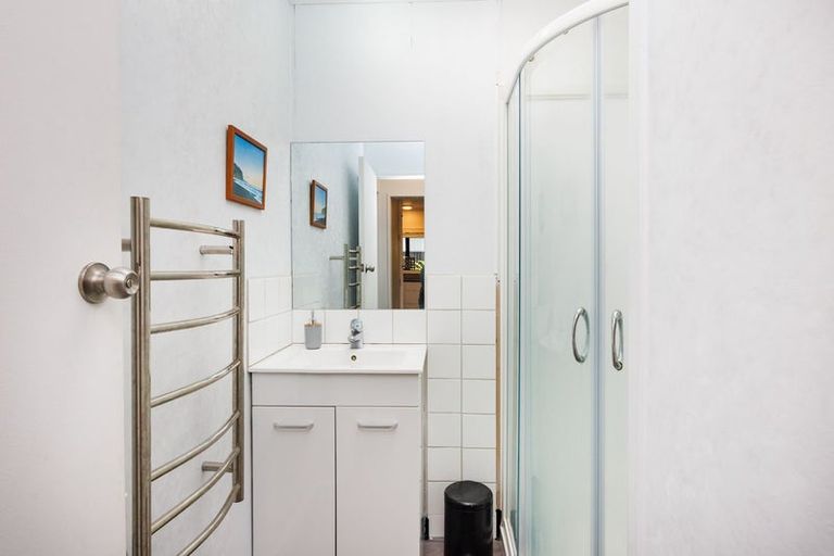 Photo of property in 11 Slacks Road, Awapuni, Palmerston North, 4412