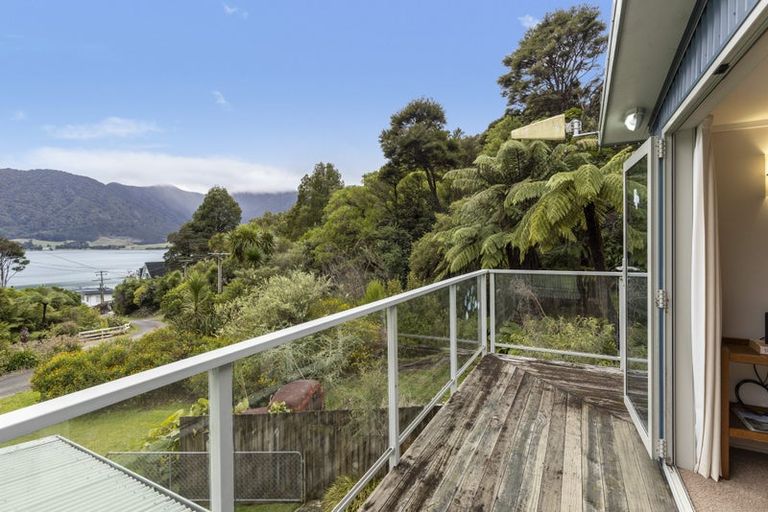 Photo of property in 19 Sandy Bay Road, Black Rock, Picton, 7282