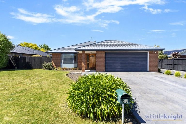 Photo of property in 35 Broadhaven Avenue, Parklands, Christchurch, 8083