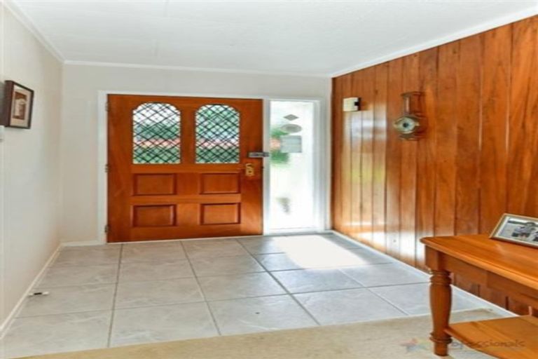 Photo of property in 2 Evanda Crescent, Conifer Grove, Takanini, 2112