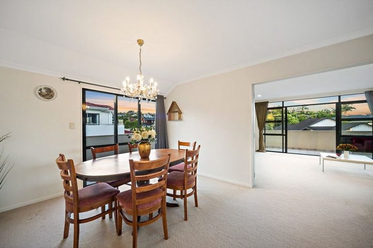 Photo of property in 22 Hogarth Rise, West Harbour, Auckland, 0618