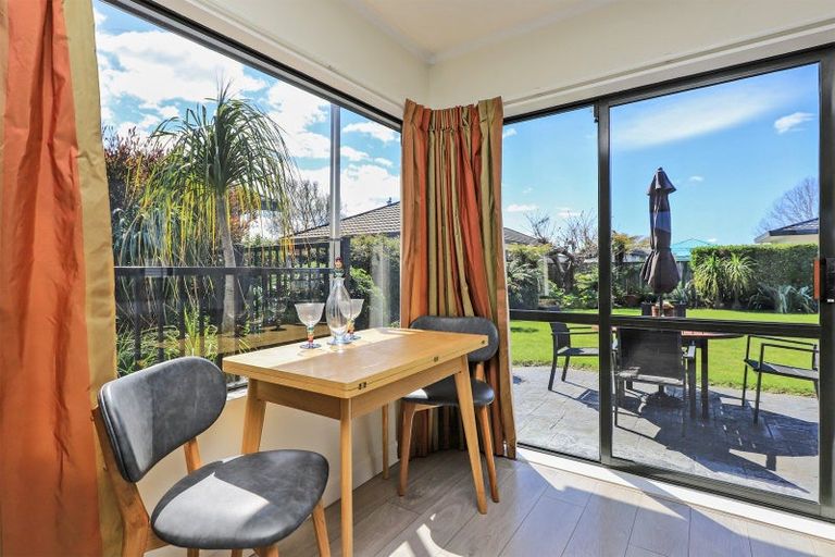 Photo of property in 21 Hyatt Grove, Greenmeadows, Napier, 4112