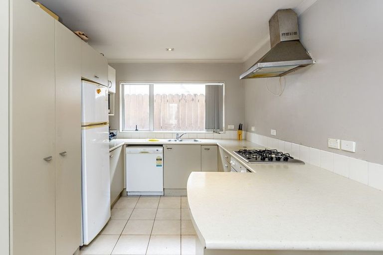 Photo of property in 2 Senator Drive, Manurewa, Auckland, 2105