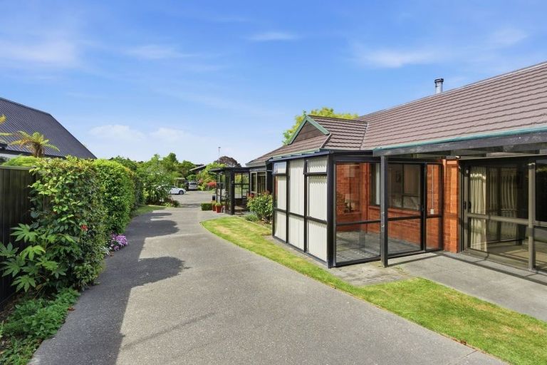 Photo of property in 12 Swithland Place, Avonhead, Christchurch, 8042