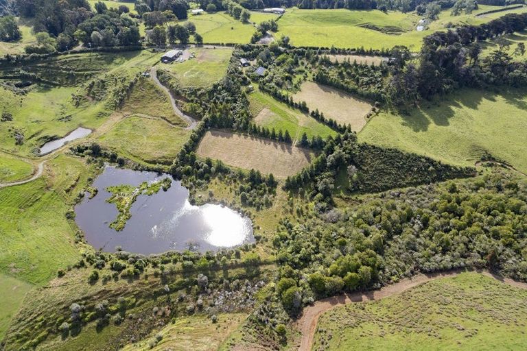 Photo of property in 525 Kaipikari Road, Urenui, 4375