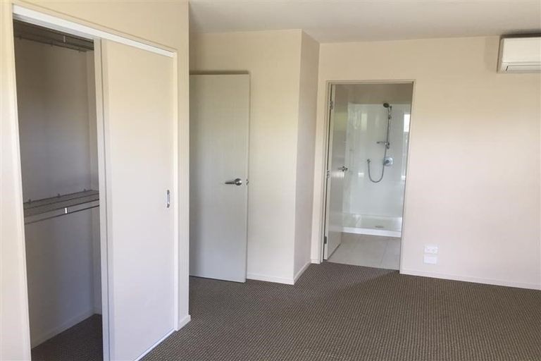 Photo of property in 12a Divich Avenue, Te Atatu South, Auckland, 0610