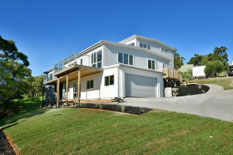 Photo of property in 299 Whangaparaoa Road, Red Beach, 0932