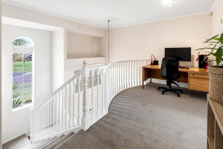 Photo of property in 11 Corta Bella Place, Golflands, Auckland, 2013