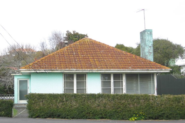 Photo of property in 41 Breakwater Road, Moturoa, New Plymouth, 4310