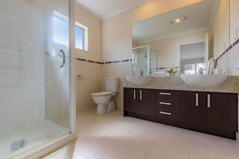 Photo of property in 42 Seresin Crescent, Flat Bush, Auckland, 2016