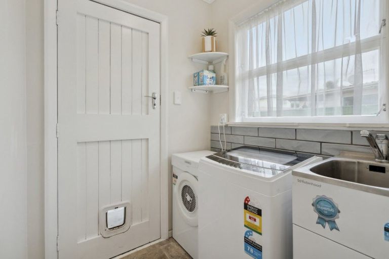 Photo of property in 2 Selwyn Street, Levin, 5510