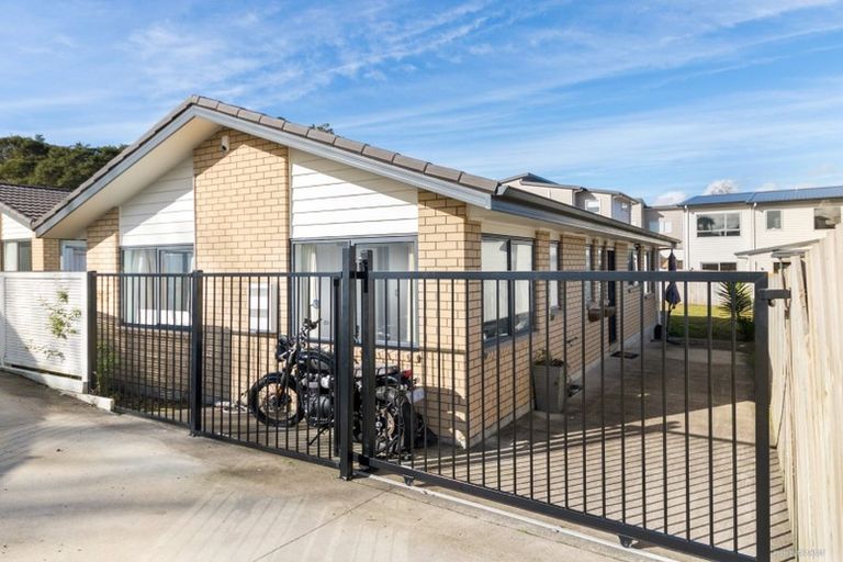 Photo of property in 35a Awaroa Road, Sunnyvale, Auckland, 0612