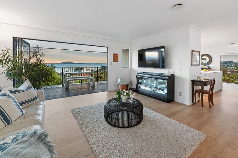 Photo of property in 832a Beach Road, Torbay, Auckland, 0630
