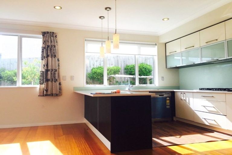 Photo of property in 8 Mulroy Place, Pinehill, Auckland, 0632