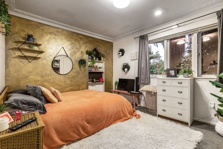 Photo of property in 66 Atkinson Road, Titirangi, Auckland, 0604